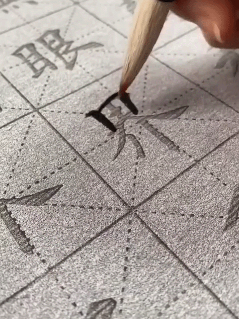 1760758459139036.gif